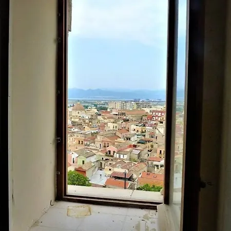 A Laura Lazzaroti *