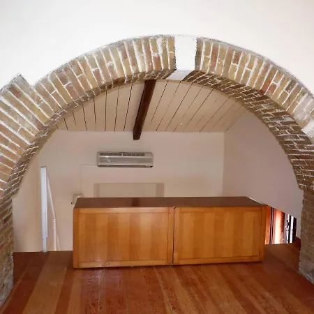 A Laura Lazzaroti